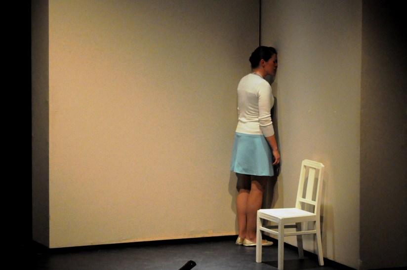 La comtesse Rosina pleure les jours de bonheur avec le Comte Almaviva qui l'aimait jadis