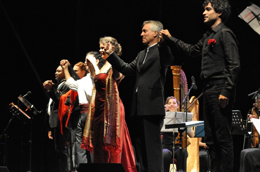 Saluts très applaudis