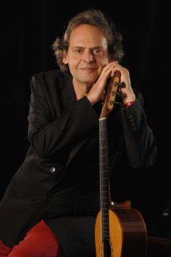 Roland Dyens - © Laurence Salvarez